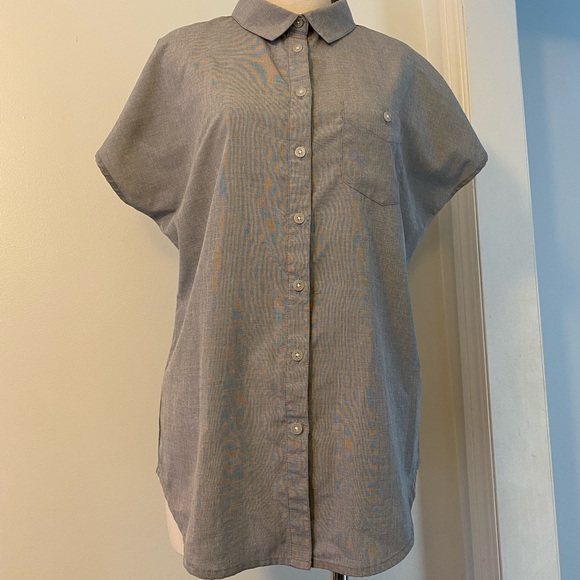 MEC light blue chambray button down shirt with pocket, medium - Picture 2 of 8